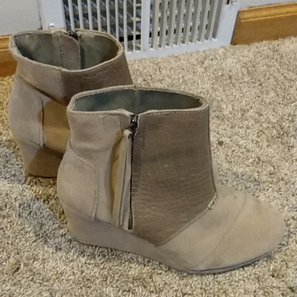 Toms wedges size 8